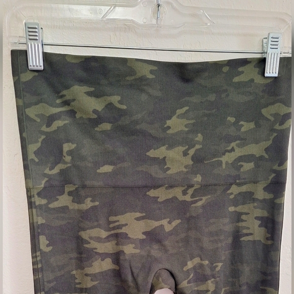 SPANX Look At Me High Rise Seamless Leggings Green Camo Activewaer Size L - Picture 4 of 5